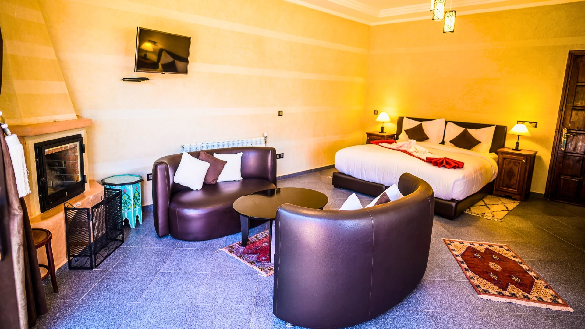 Chambre double à l’Hôtel Aurocher, Haut Atlas marocain, confort moderne et vue sur les montagnes